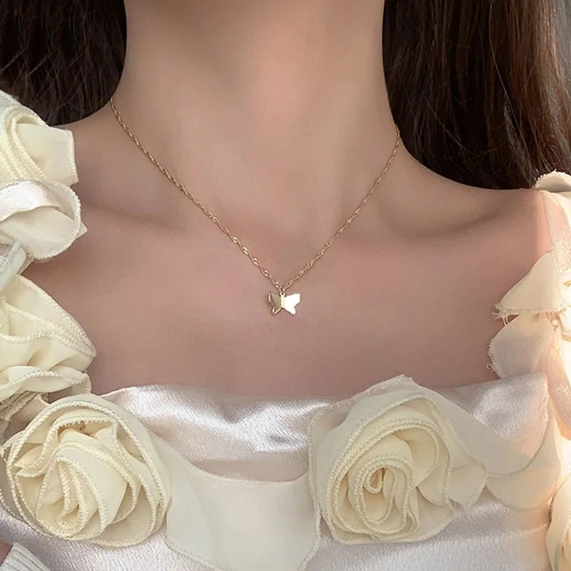 ANENJERY Silver Color Butterfly Necklace for Women Shiny Zircon Clavicle Chain Necklace Jewelry Party Gift