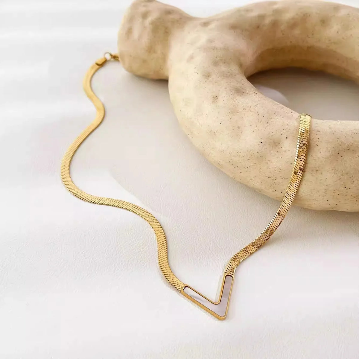 Retro Temperament V Shape Enamel Pendant Necklace For Women Personality Gold Color Stainless Steel Collarbone Chain Jewelry Gift