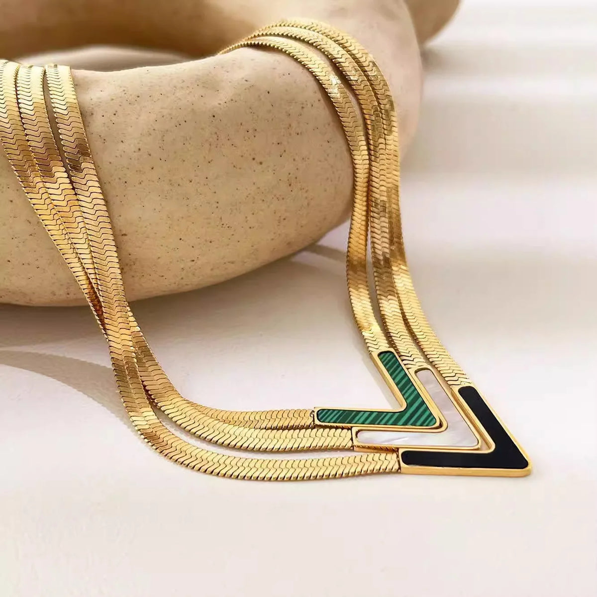 Retro Temperament V Shape Enamel Pendant Necklace For Women Personality Gold Color Stainless Steel Collarbone Chain Jewelry Gift