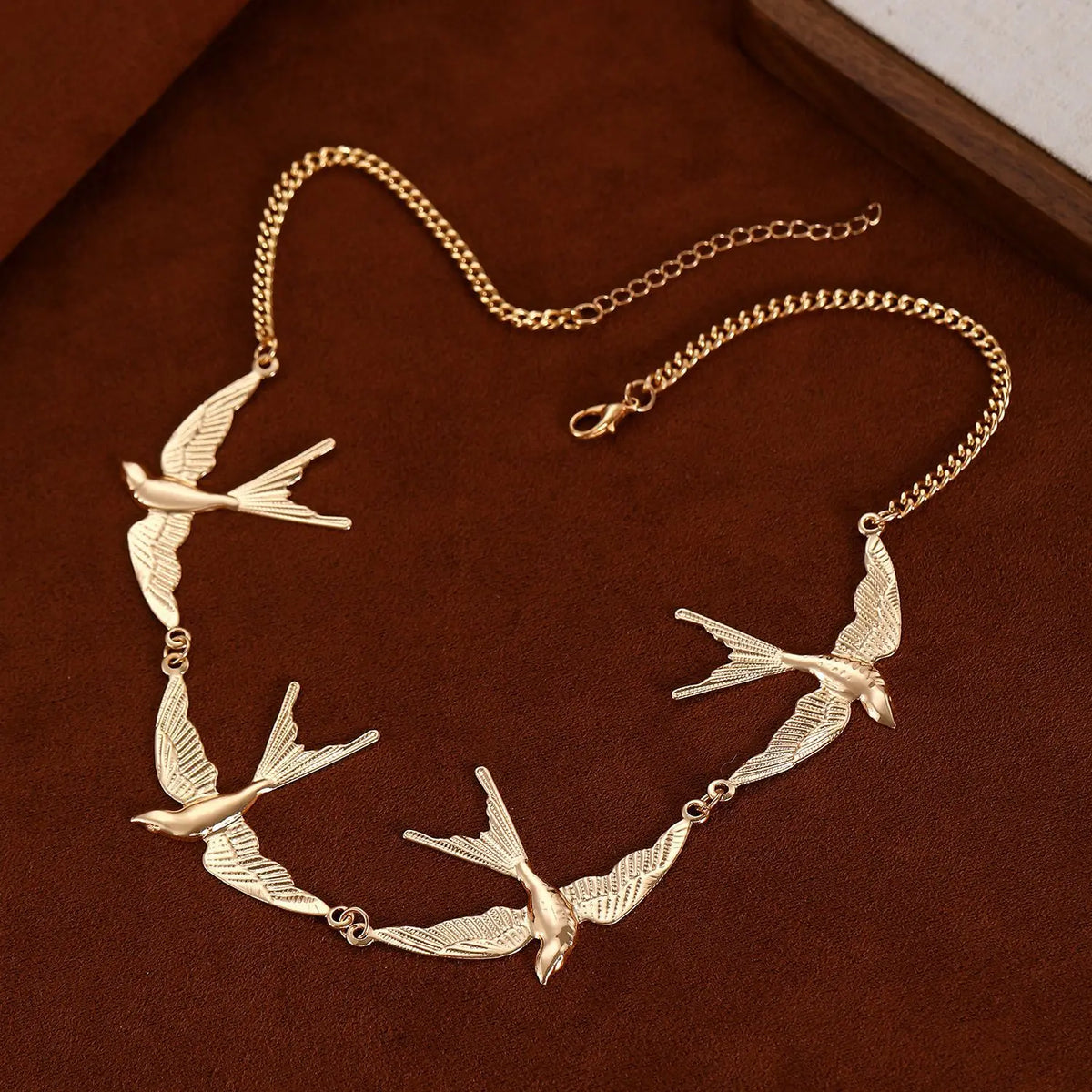 Hiphop Punk Gold Color Little Swallow Necklace for Women Exaggerated Splicing Chain Short Necklace Wedding Party Jewelry Gifts