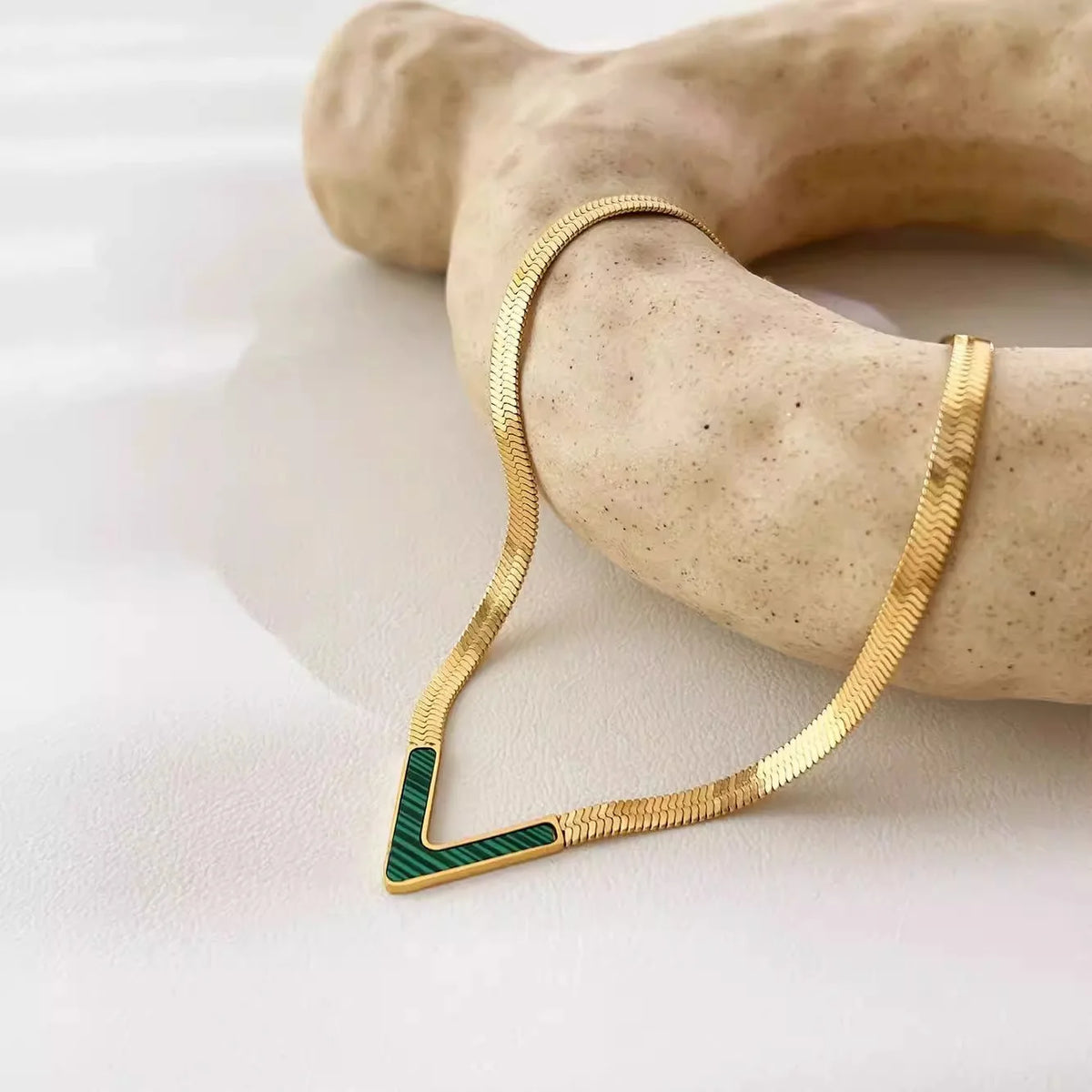 Retro Temperament V Shape Enamel Pendant Necklace For Women Personality Gold Color Stainless Steel Collarbone Chain Jewelry Gift