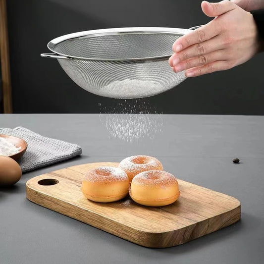 Stainless steel fine mesh strainer with long handle for flour and oil sifting