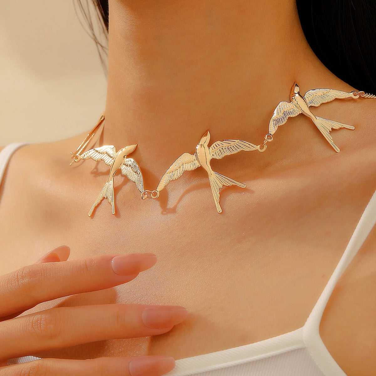 Hiphop Punk Gold Color Little Swallow Necklace for Women Exaggerated Splicing Chain Short Necklace Wedding Party Jewelry Gifts