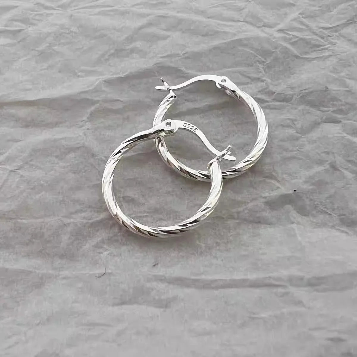 925 Sterling Silver 18mm Twisted Circle Sparkling Hoop Earrings for Women Girls Wedding Party Jewelry