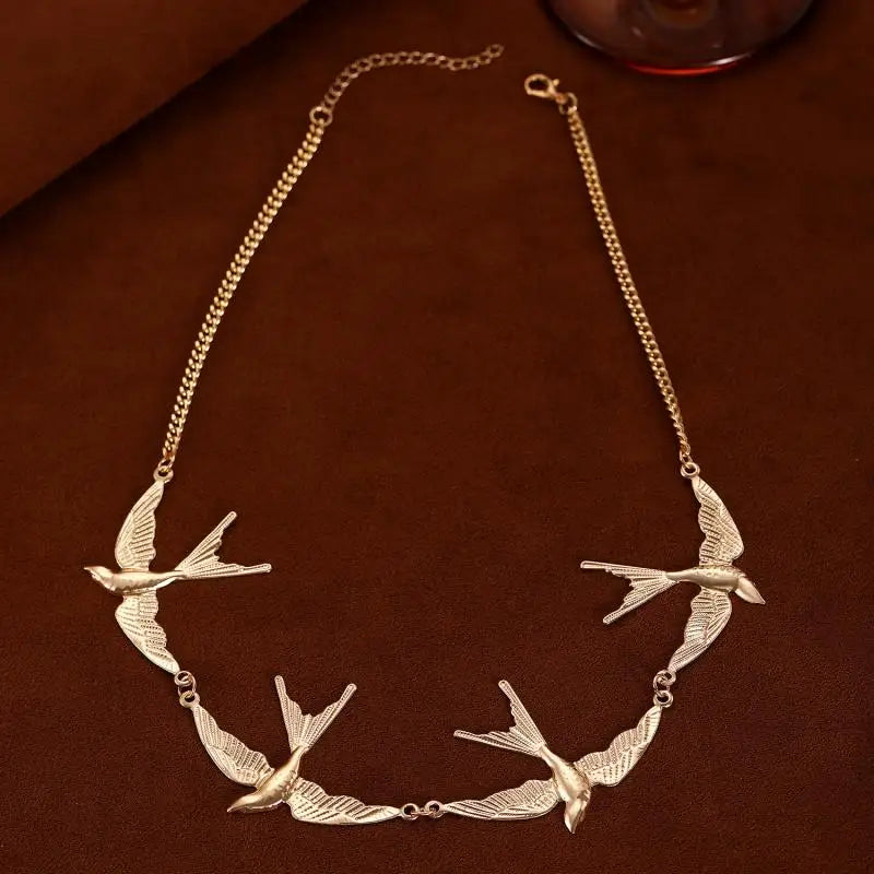 Hiphop Punk Gold Color Little Swallow Necklace for Women Exaggerated Splicing Chain Short Necklace Wedding Party Jewelry Gifts