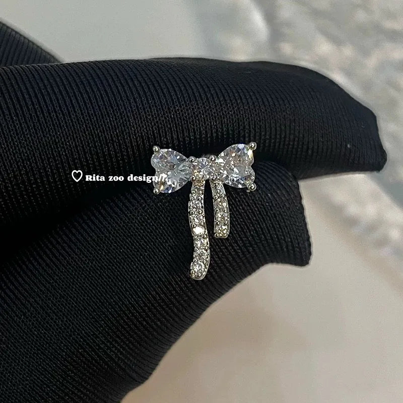 1 Pcs White Heart Bowknot Titanium Steel Ear Bone Nail Shiny Allergy Prevention Women Cochlear Accessories Piercing Earrings