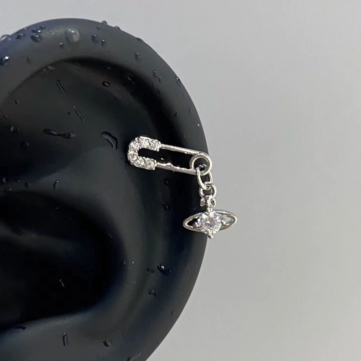 1 Pcs White Heart Bowknot Titanium Steel Ear Bone Nail Shiny Allergy Prevention Women Cochlear Accessories Piercing Earrings