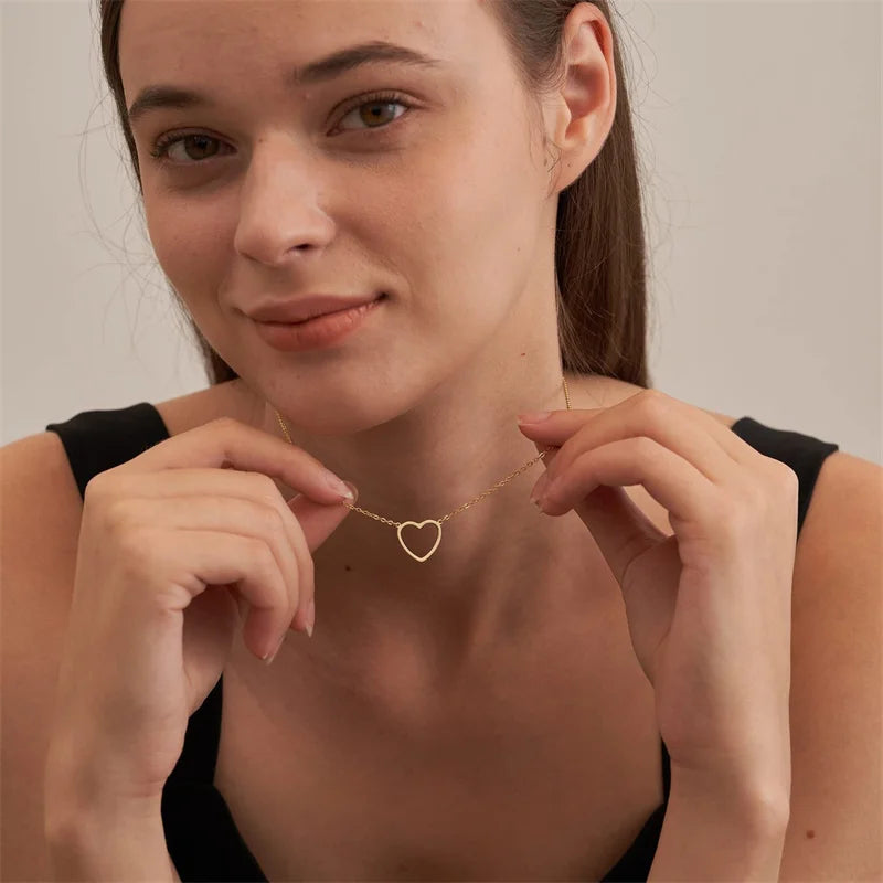 New Simple Stainless Steel Love Heart Pendant Necklace for Women Fashion Geometric Clavicle Chain Necklaces Party Jewelry Gifts