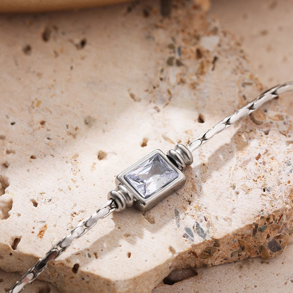 Retro Stainless Steel Creative Chain Necklace for Women Charm Shiny Square Crystal Pendant Necklaces Wedding Jewelry Gifts