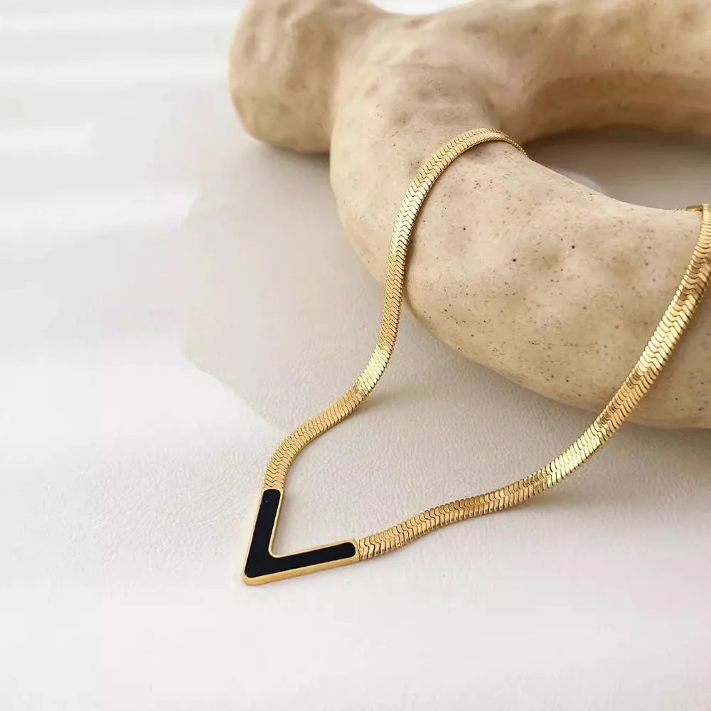 Retro Temperament V Shape Enamel Pendant Necklace For Women Personality Gold Color Stainless Steel Collarbone Chain Jewelry Gift