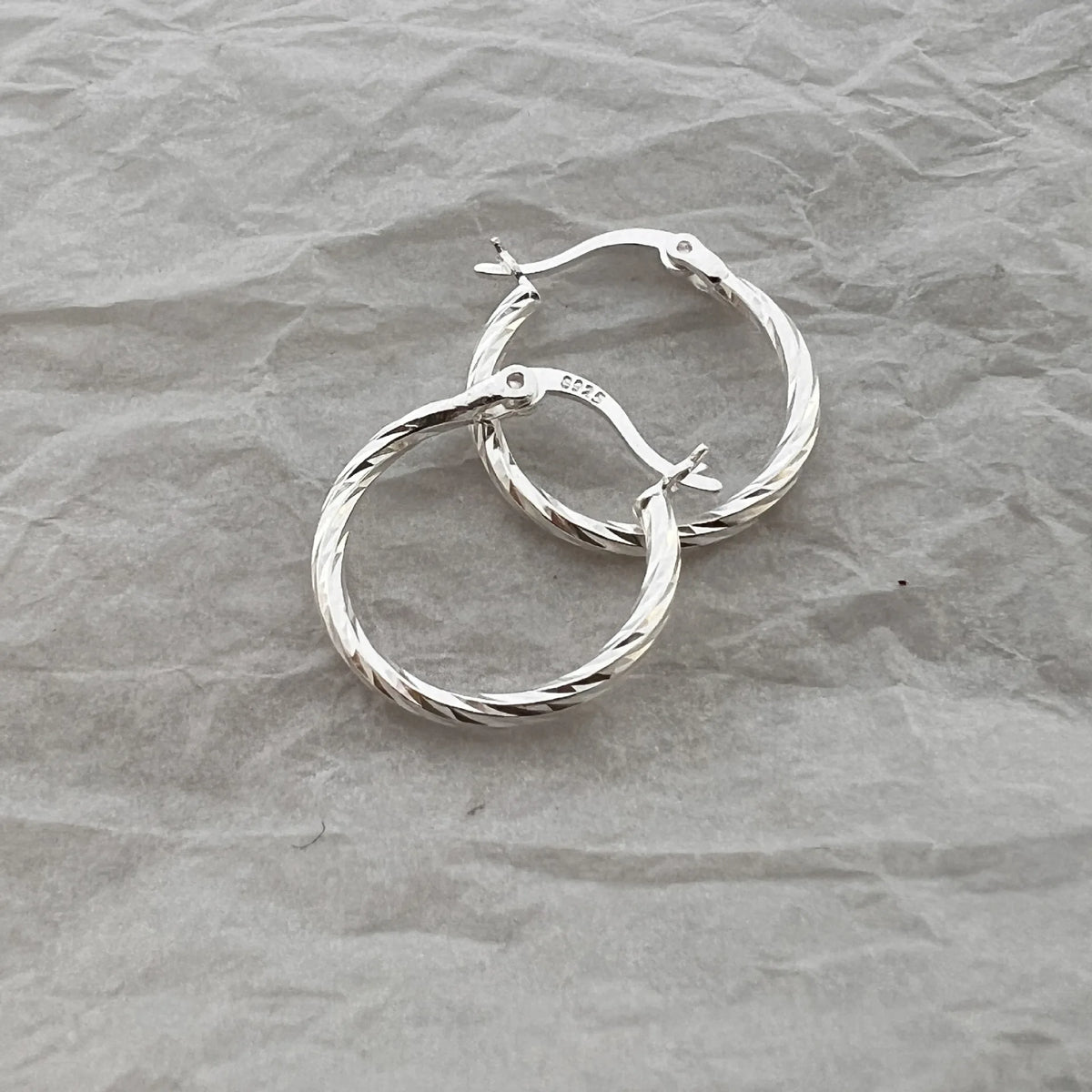 925 Sterling Silver 18mm Twisted Circle Sparkling Hoop Earrings for Women Girls Wedding Party Jewelry