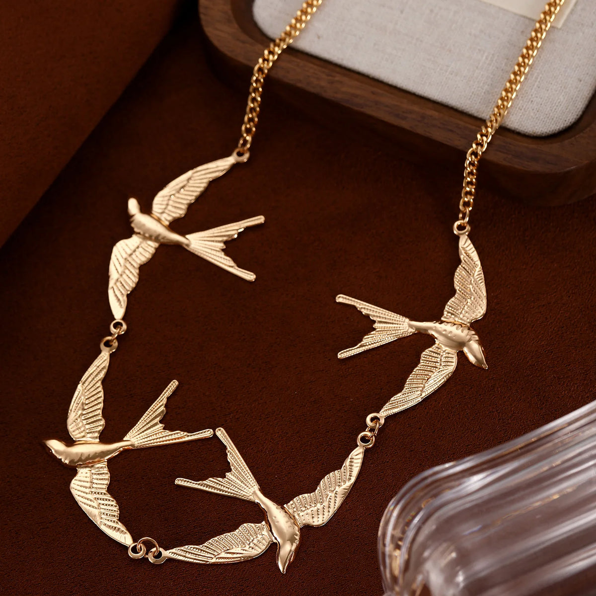 Hiphop Punk Gold Color Little Swallow Necklace for Women Exaggerated Splicing Chain Short Necklace Wedding Party Jewelry Gifts