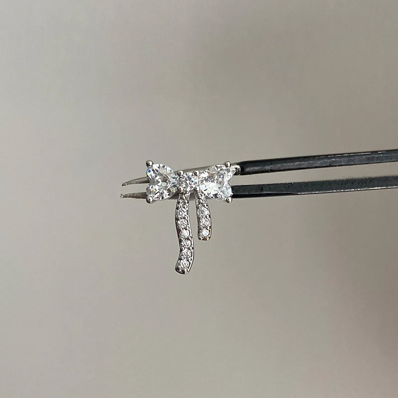 1 Pcs White Heart Bowknot Titanium Steel Ear Bone Nail Shiny Allergy Prevention Women Cochlear Accessories Piercing Earrings