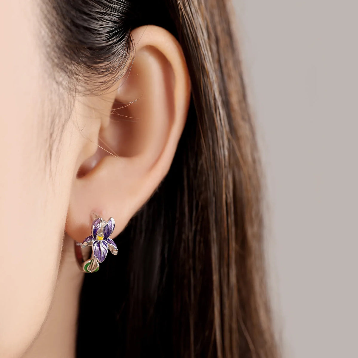 925 Sterling Silver Flower and Plant Series Purple Iris Earrings Exquisite Wedding Party Gifts for Ladies Jewelry Fashion Gifts