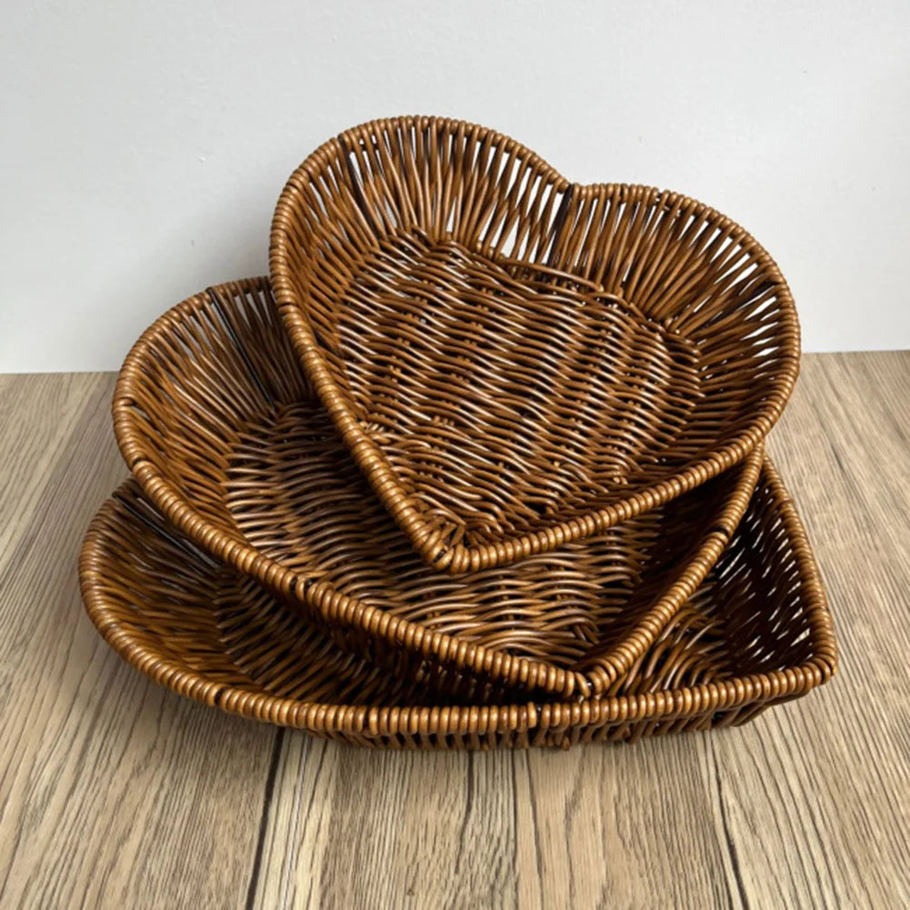 Heart-Shaped Woven Storage Basket Multi-Uses Simulation Rattan Desktop Baskets For Bread Fruit Restaurant Serving Display Basket
