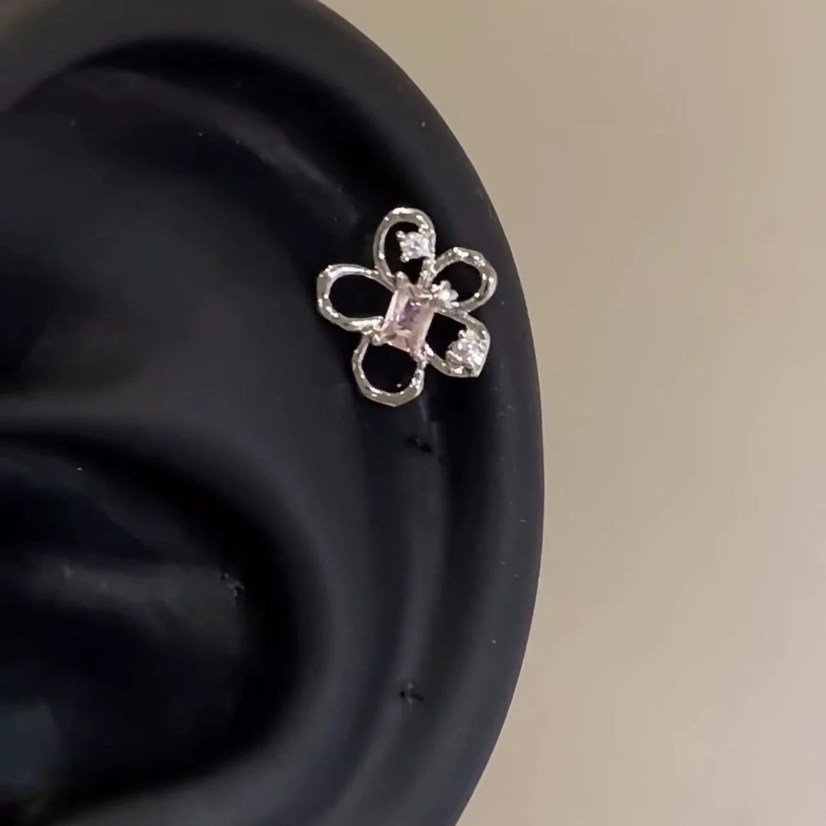 1 Pcs White Heart Bowknot Titanium Steel Ear Bone Nail Shiny Allergy Prevention Women Cochlear Accessories Piercing Earrings