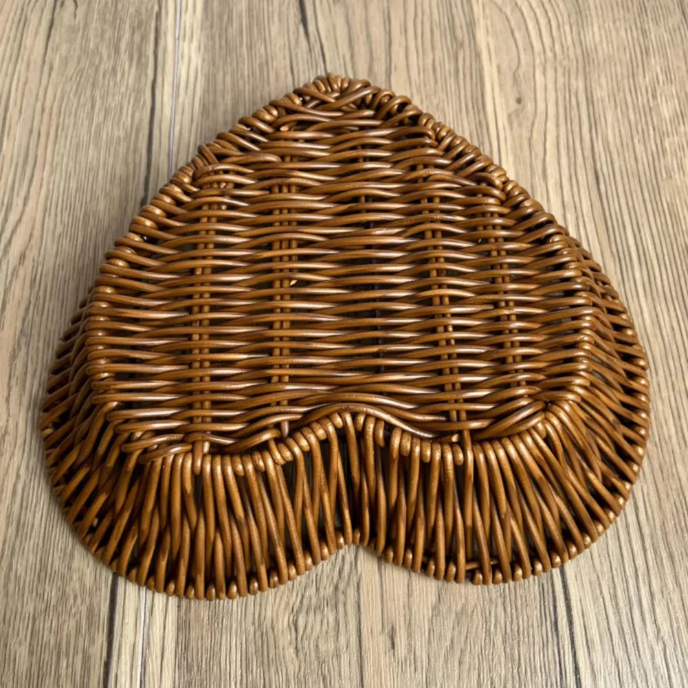 Heart-Shaped Woven Storage Basket Multi-Uses Simulation Rattan Desktop Baskets For Bread Fruit Restaurant Serving Display Basket
