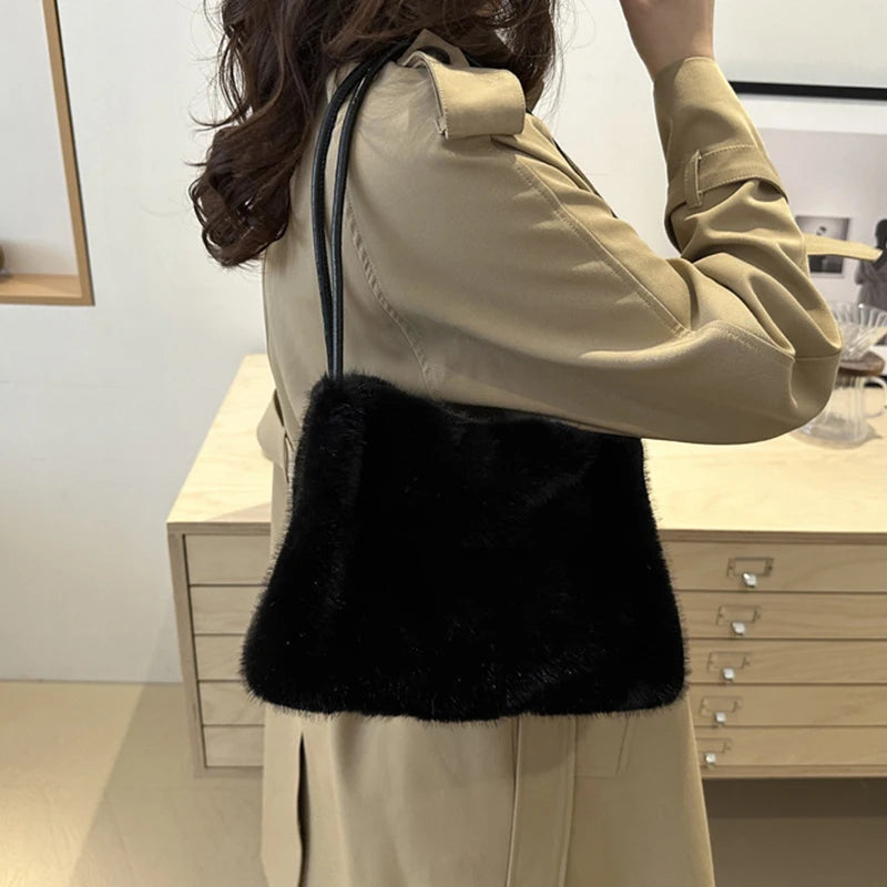 Female Autumn Winter Plush Handbag Versatile Solid Color Chain Crossbody Shopping Bag Women New Design Chain Messenger Bags