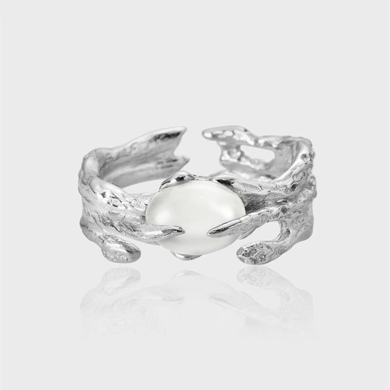 Ventfille Irregular White Agate Ring WOMEN  Lastricks | London.