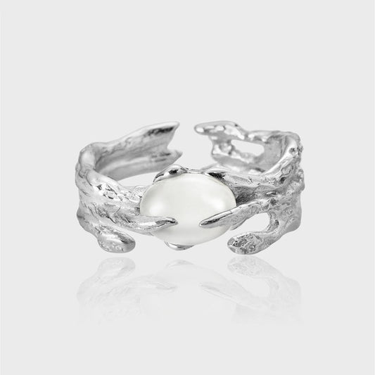 Ventfille Irregular White Agate Ring WOMEN  Lastricks | London.